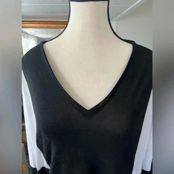 Vince Womens V Neck Shirt Black White colorblock Semi Sheer Long Sleeve Top Sz M - Picture 3 of 12